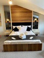 Otel 374
