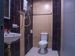 OYO 44010 Royals Star Hotel