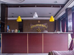 OYO 44010 Royals Star Hotel