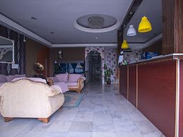 OYO 44010 Royals Star Hotel