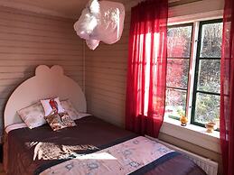Tranquil Lakeside Cottage Retreat