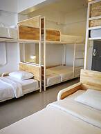 Loyy Hotel - Hostel