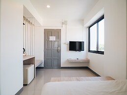 Loyy Hotel - Hostel