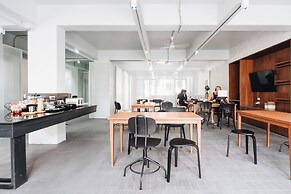 Loyy Hotel - Hostel