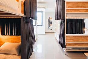 Loyy Hotel - Hostel