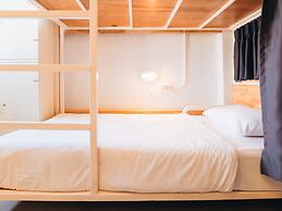 Loyy Hotel - Hostel