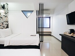 Loyy Hotel - Hostel