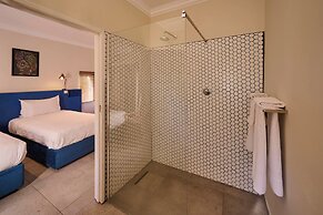 Sedia Riverside Hotel
