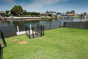 Lake House on Elouera