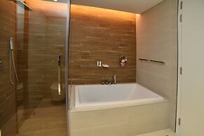 4BR Apt on Bluewater Island