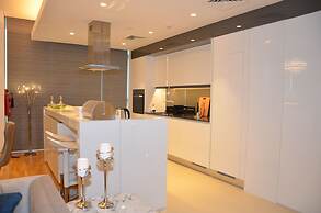 4BR Apt on Bluewater Island
