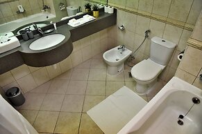 Luxury 4BR Apartment in Horizon Towers