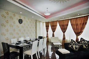 Luxury 4BR Apartment in Horizon Towers