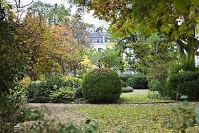 Gledhow Gardens by Onefinestay