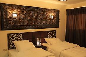 9 Pyramids Inn