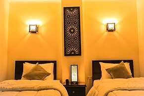 9 Pyramids Inn