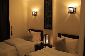 9 Pyramids Inn