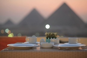 9 Pyramids Inn