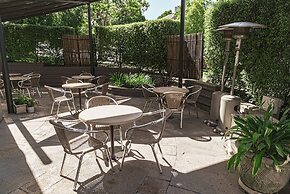Melbourne Kew Central Apartment Hotel