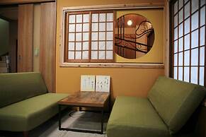 Maru House - Hostel