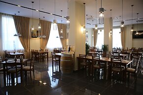 Twin Towers Hotel