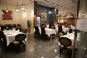 Twin Towers Hotel