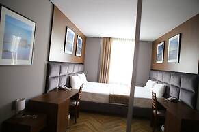 Twin Towers Hotel