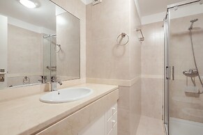 25 - Elegant apartment with Seaviews