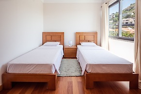 25 - Elegant apartment with Seaviews