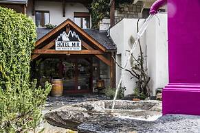 Hotel Mir