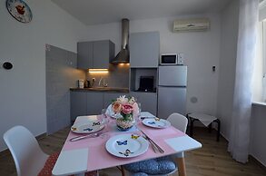 Apartment Happy Sound