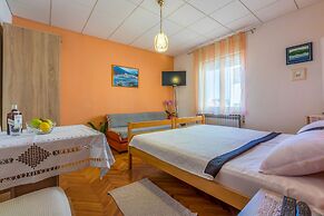 Apartment Antic S
