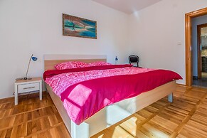 Apartment Goran