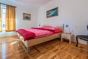 Apartment Goran