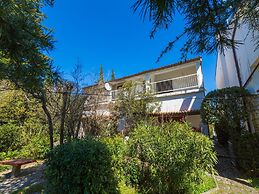 House Lipert