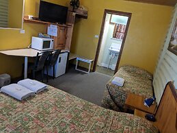 Pinehaven Motel