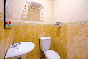 OYO 1770 Hotel Mawar Saron 2