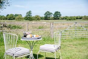 Abbey Shepherds Hut, Eye