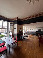 Pinegrove Hotel