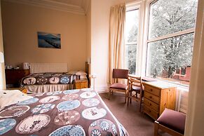 Pinegrove Hotel