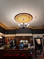 Pinegrove Hotel