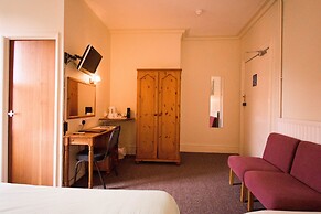 Pinegrove Hotel