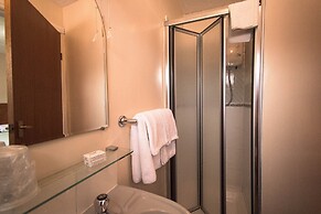 Pinegrove Hotel
