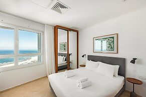 Full Sea View on The Beach With Balcony