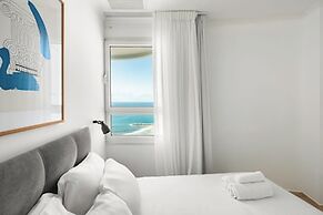 Full Sea View on The Beach With Balcony