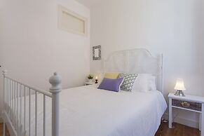 Spacious Alfama Duplex, By TimeCooler