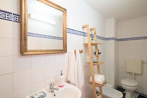 Light Filled Apartment near Chiado, By TimeCooler
