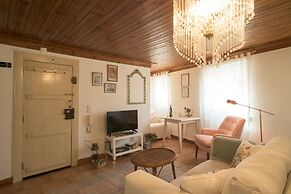 Light Filled Apartment near Chiado, By TimeCooler