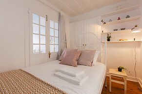 Alfama Sunny & Typical Apartment, By TimeCooler