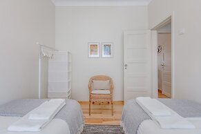 Sunny, Bright and Quiet Apartment, By TimeCooler